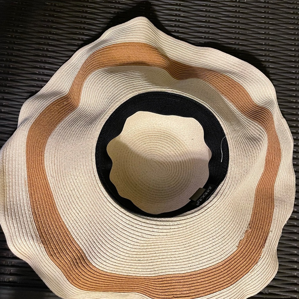 Ladies hat - Picture 2 of 4